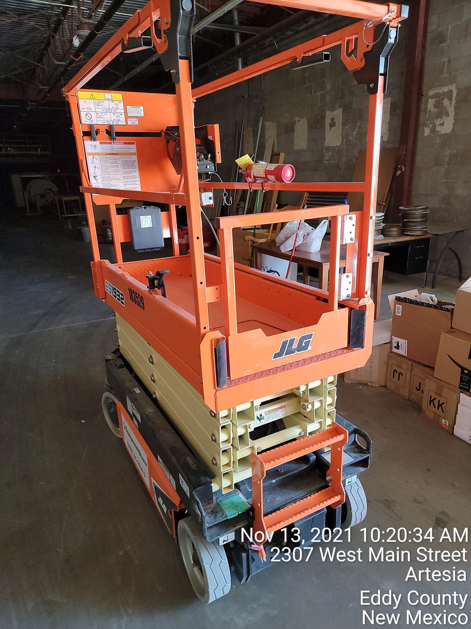 2021 JLG ES1932