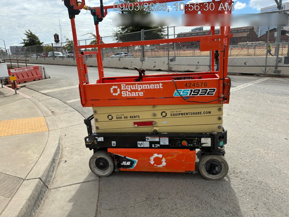 2024 JLG ES1932