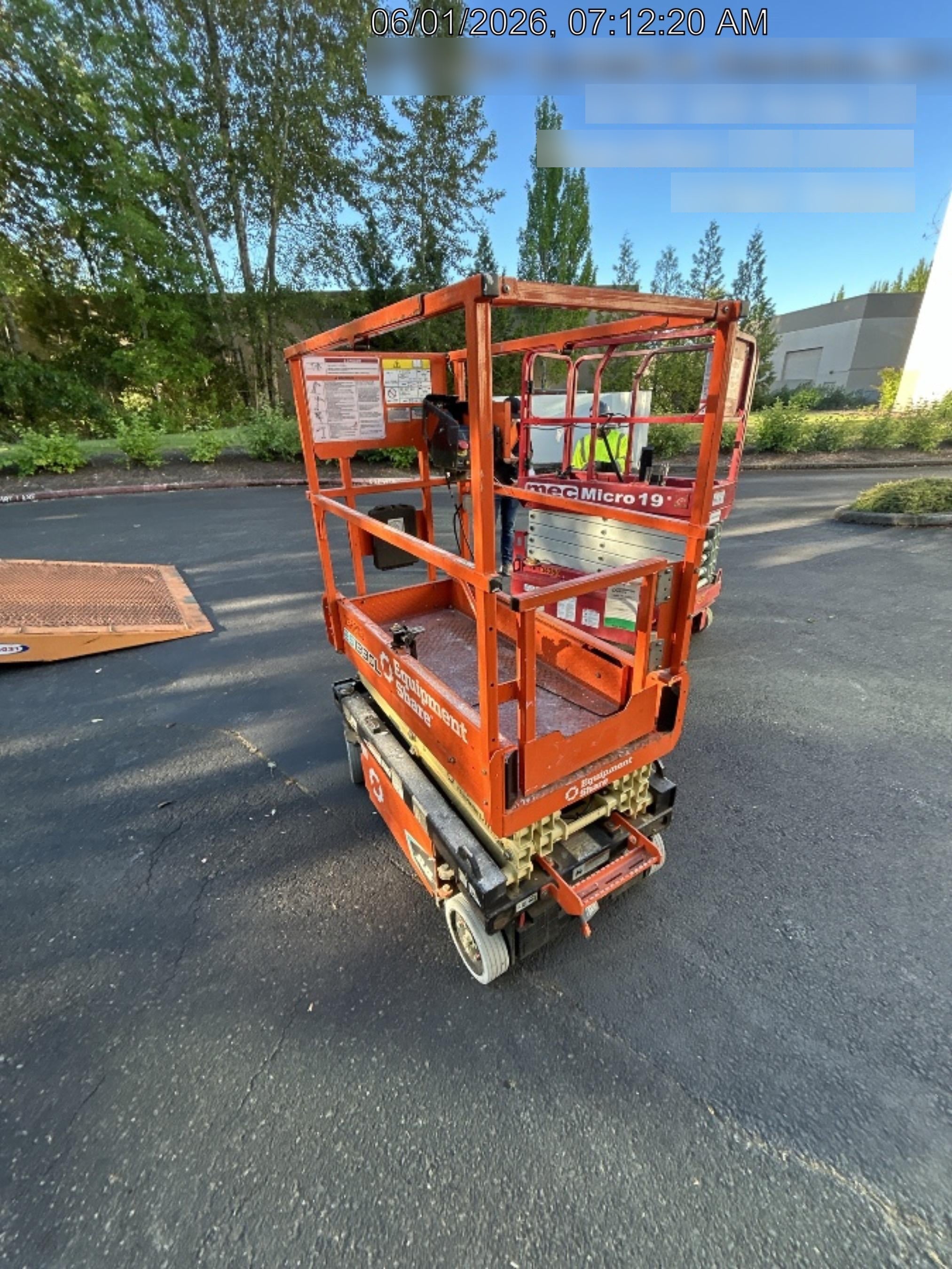 2022 JLG ES1330L