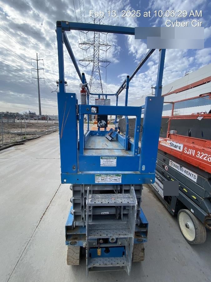 2019 Genie GS-2632 Folding rails with half height swing gate