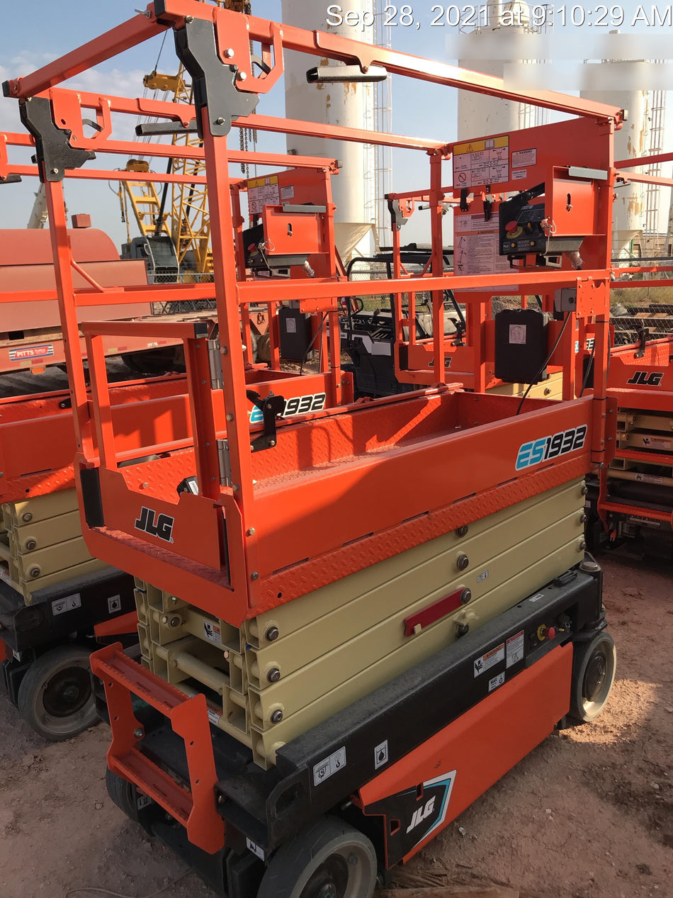 2021 JLG ES1932