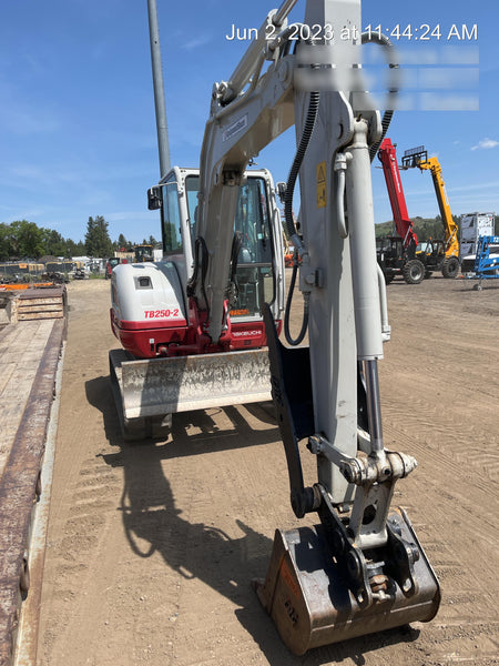 2022 TAKEUCHI TB250-2CR