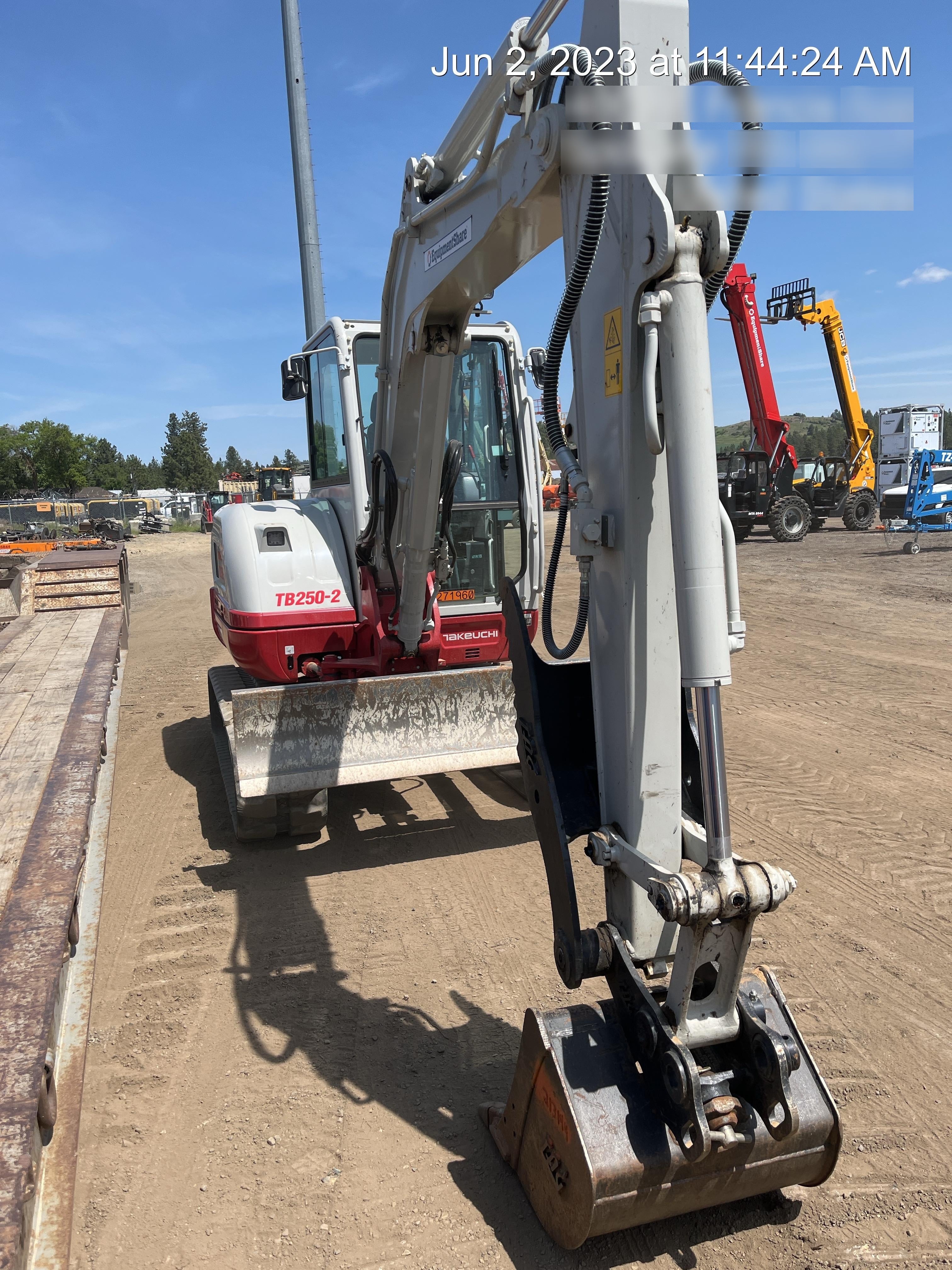 2022 TAKEUCHI TB250-2CR