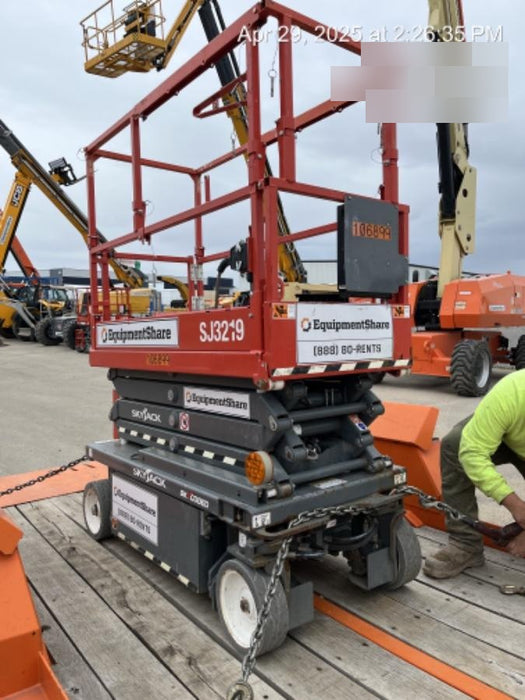 2020 Skyjack SJIII-3219 Solid NM Tires, Half height spring hinged entry gate, Dual Beacons, 800W Inverter