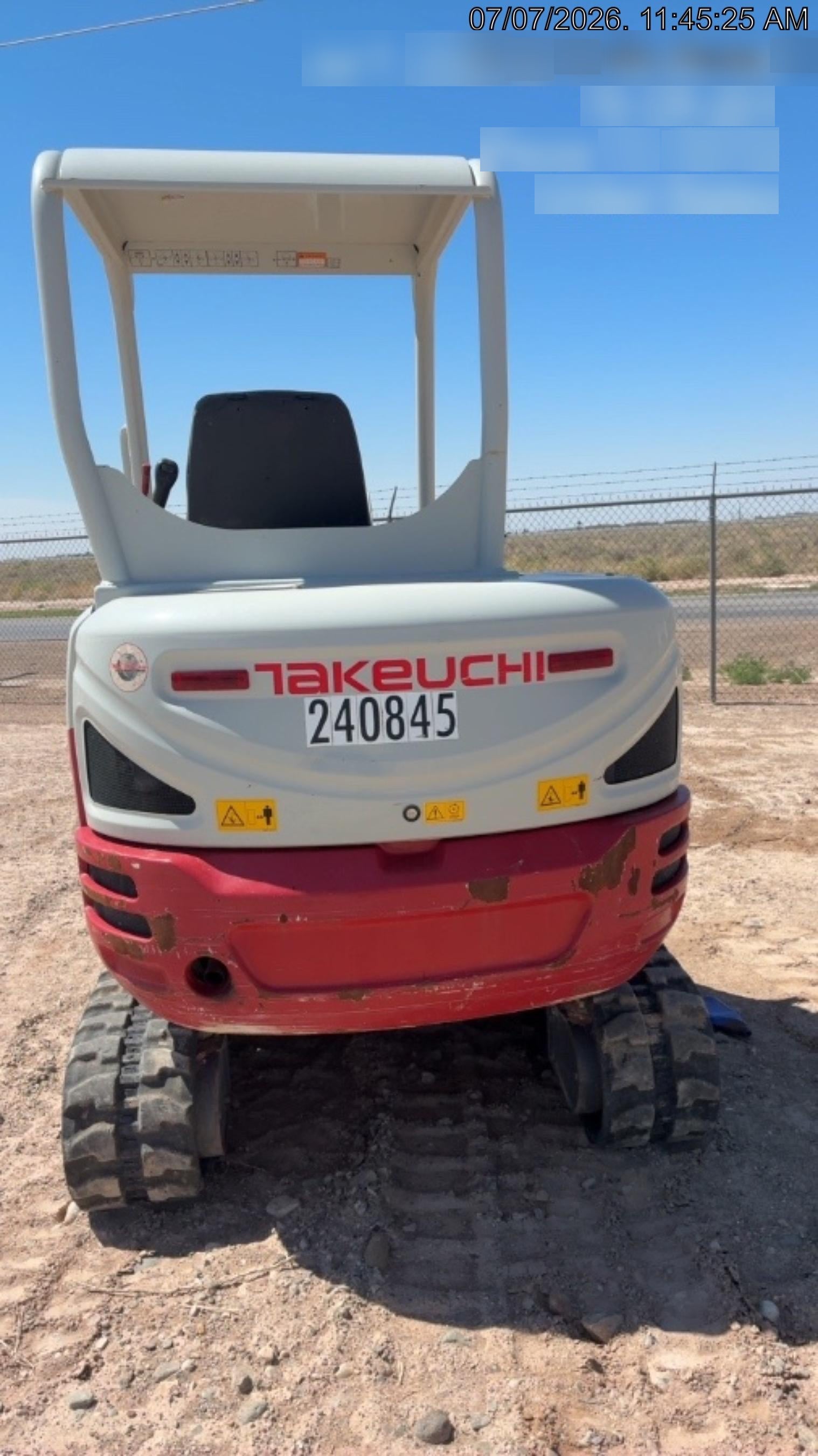 2022 TAKEUCHI TB235-2R