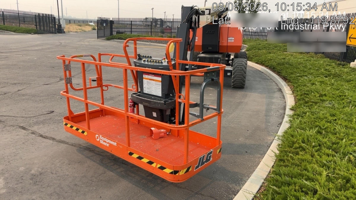 2025 JLG 800AJ