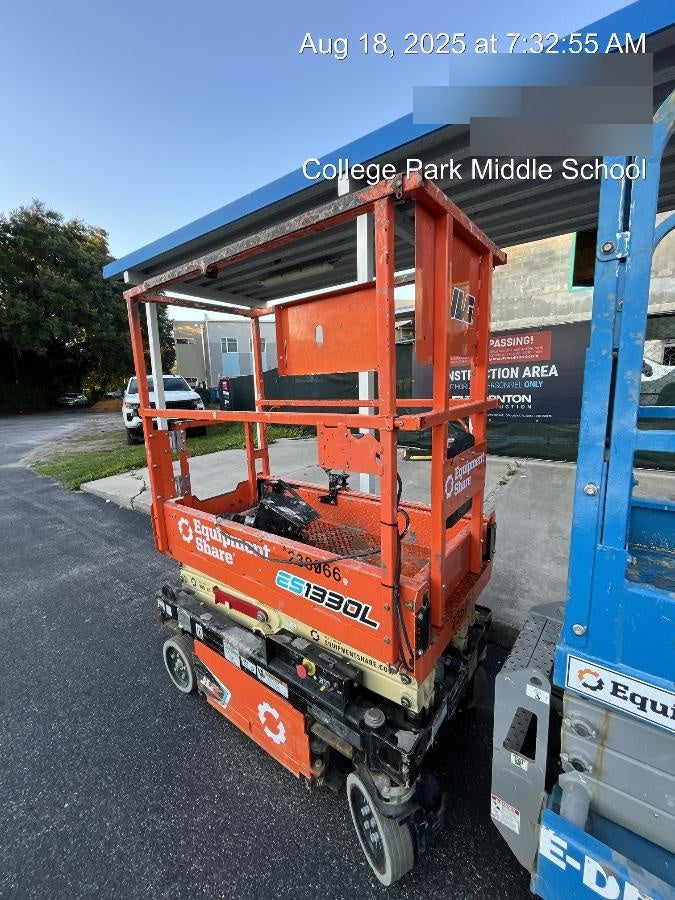 2022 JLG ES1330L