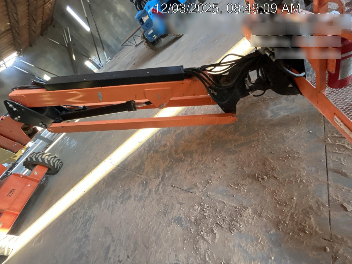 2017 JLG 660SJ