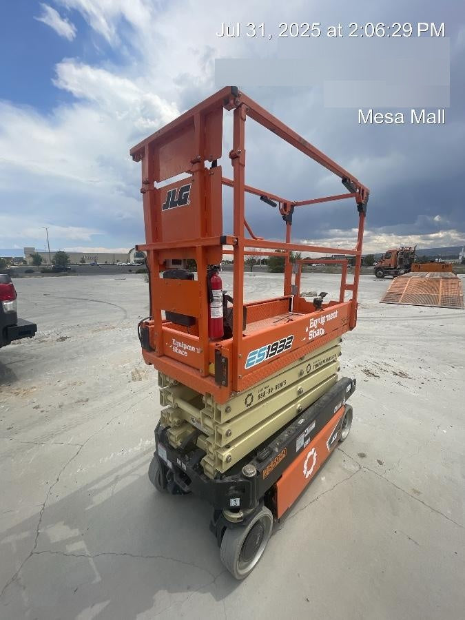 2022 JLG ES1932
