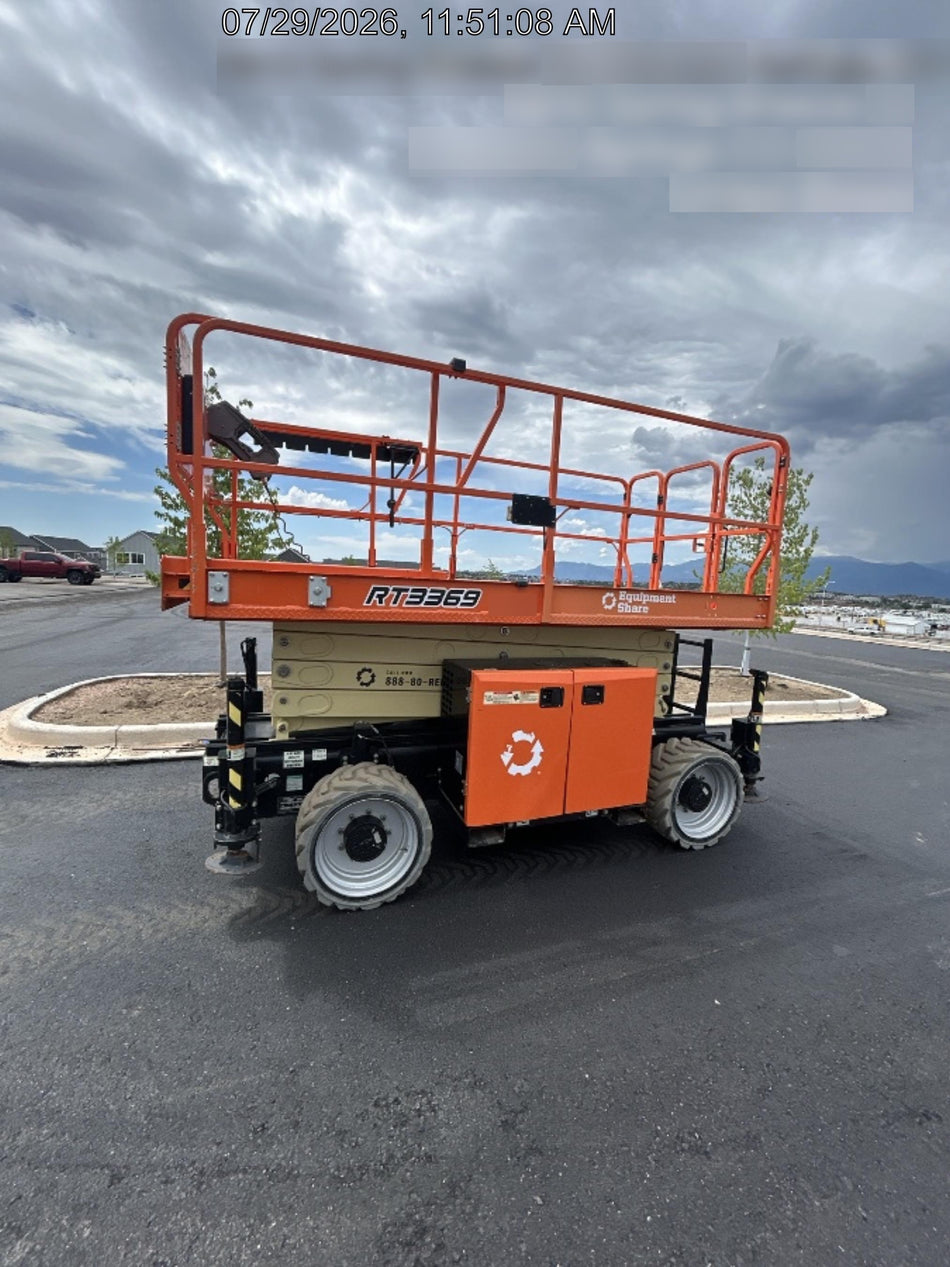 2023 JLG RT3369