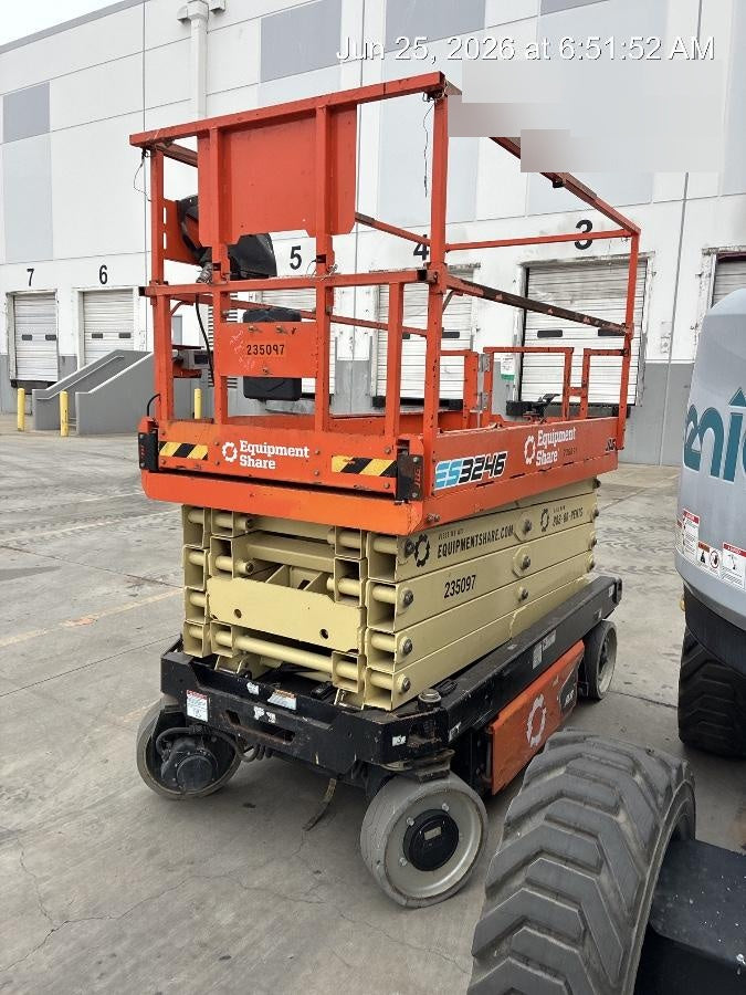 2022 JLG ES3246