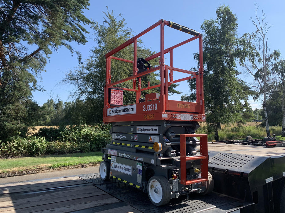 2020 Skyjack SJIII-3219 Solid NM Tires, Half height spring hinged entry gate, Dual Beacons, 800W Inverter