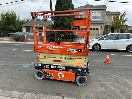 2022 JLG ES1932