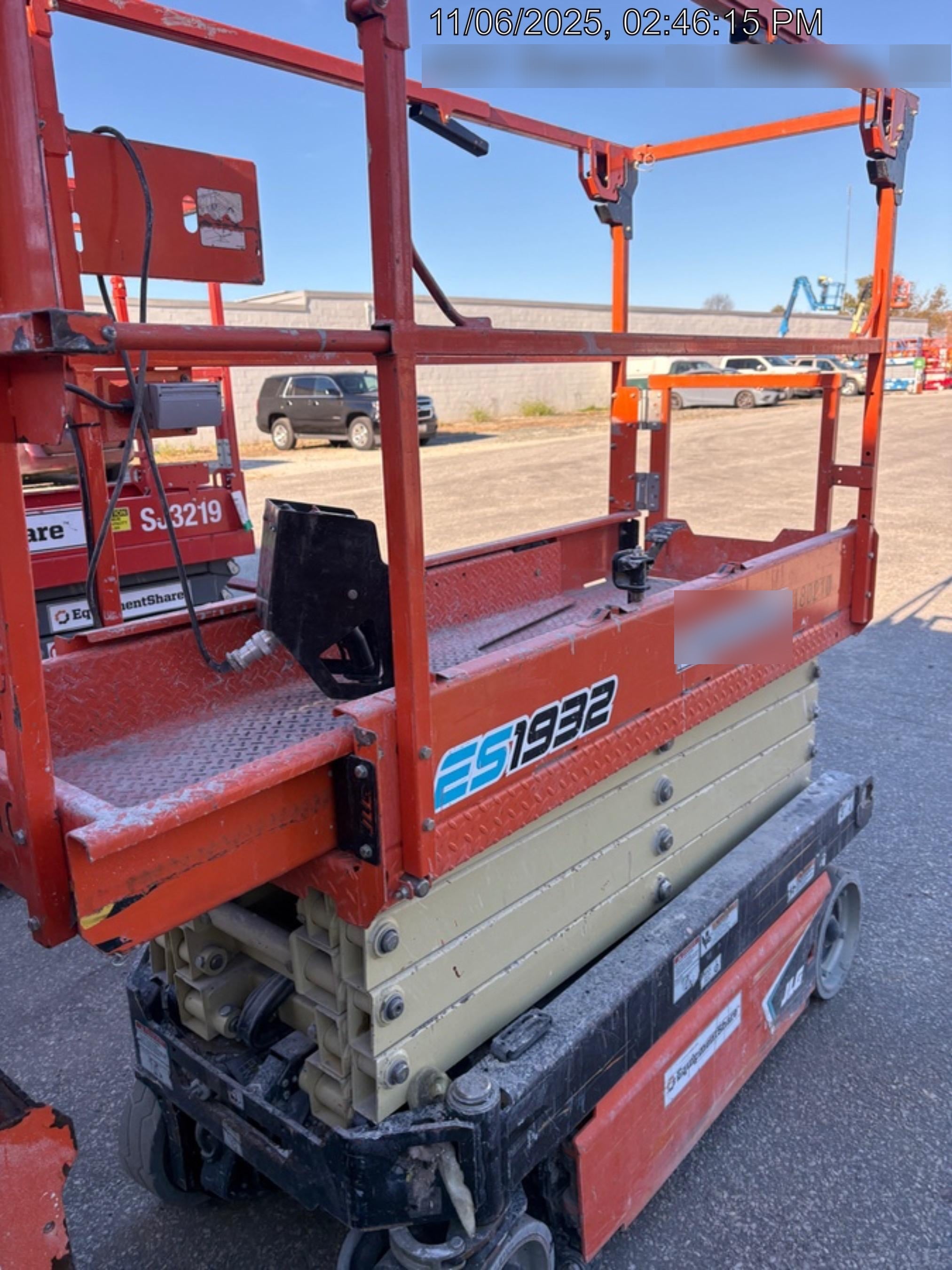 2021 JLG ES1932