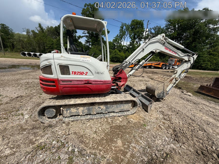 2021 TAKEUCHI TB250-2