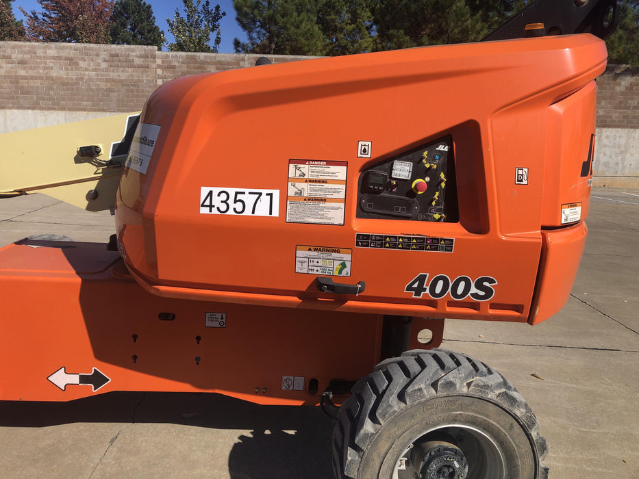 2019 JLG 400S