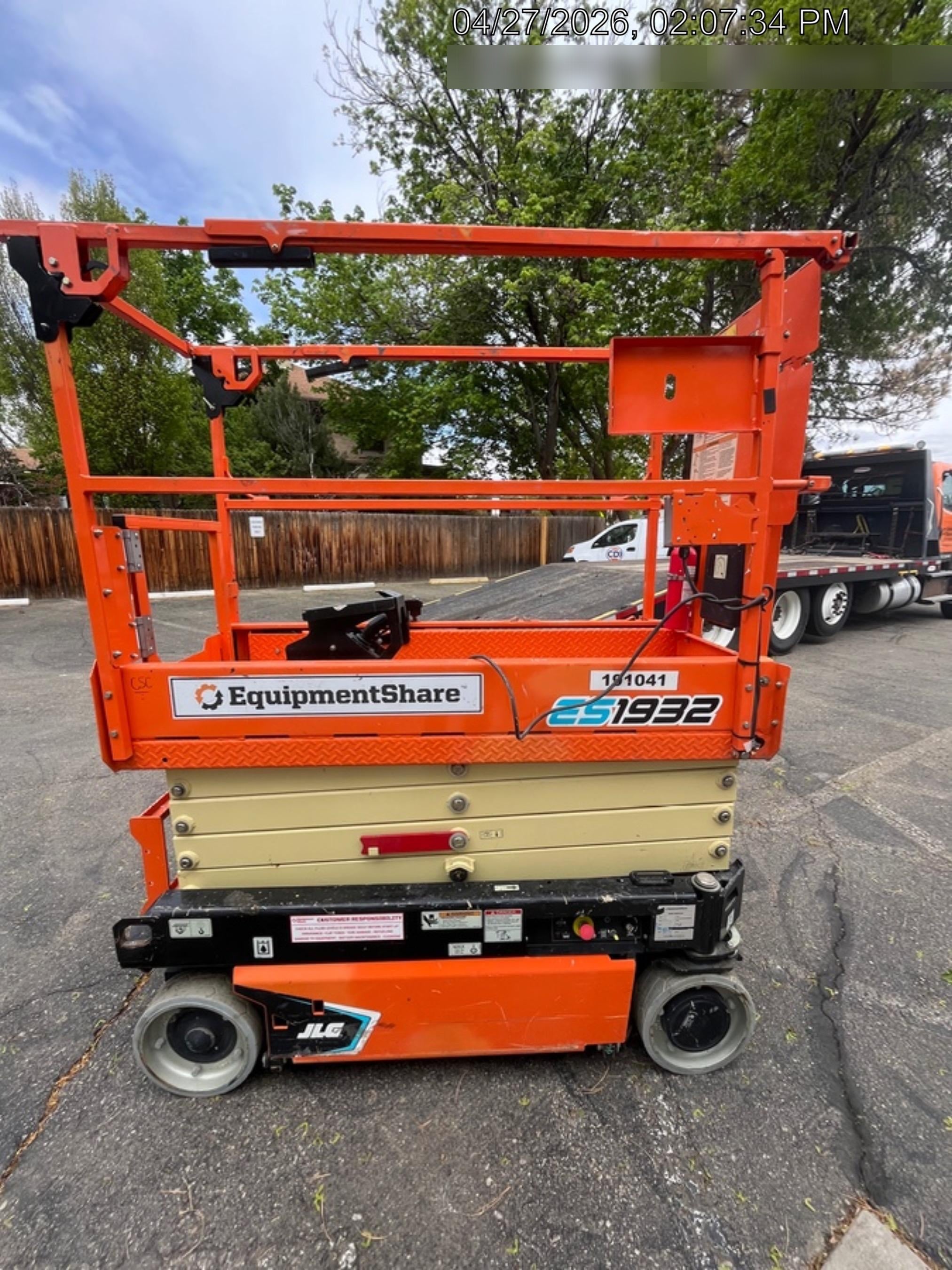 2021 JLG ES1932