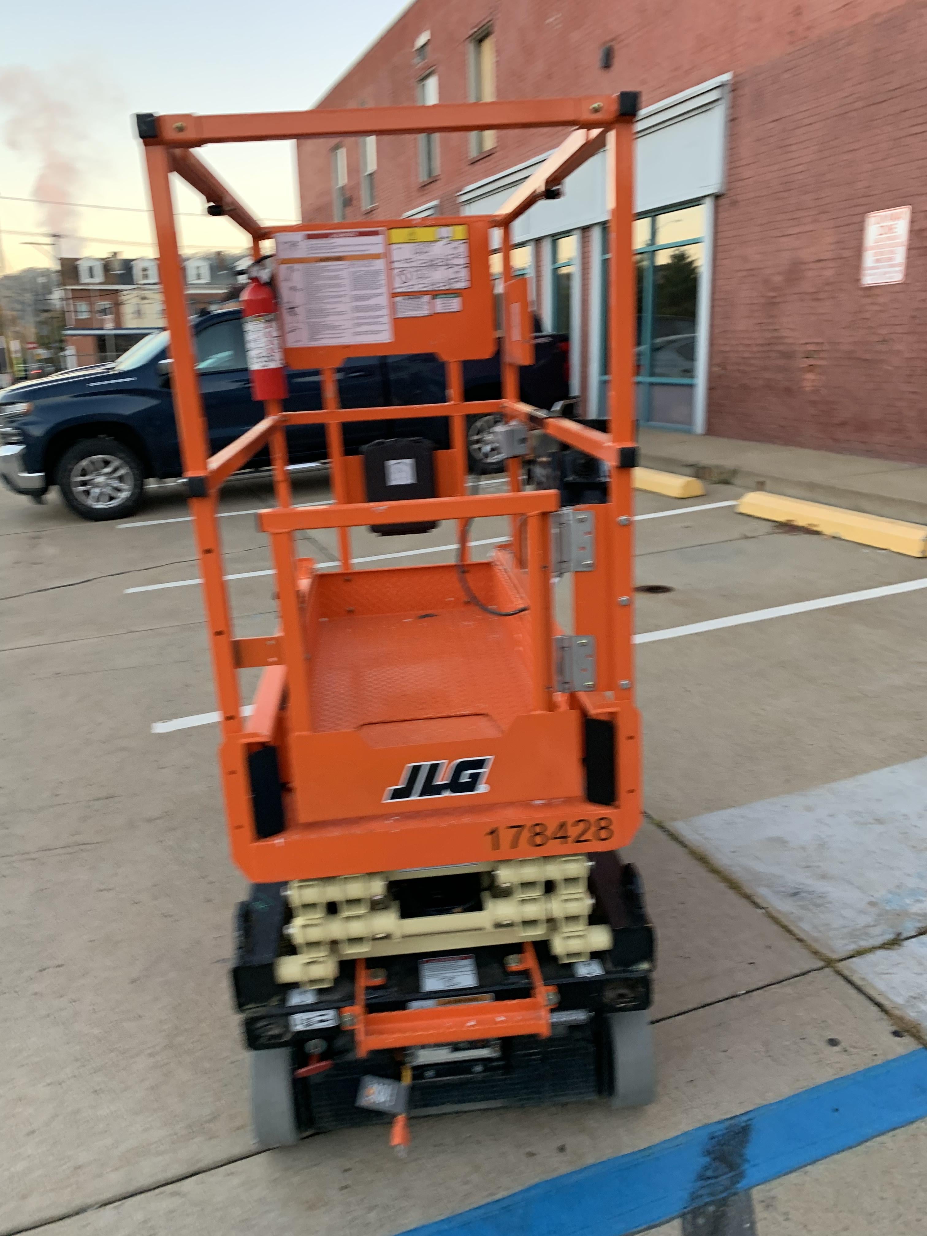 2021 JLG ES1330L