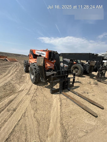 2020 Skytrak 10054 Cab/Heat/Air, Solid Tires, Work Lights, Beacon, Aux Hydraulics, Back up Alarm, Lifting Eye, ES Decals