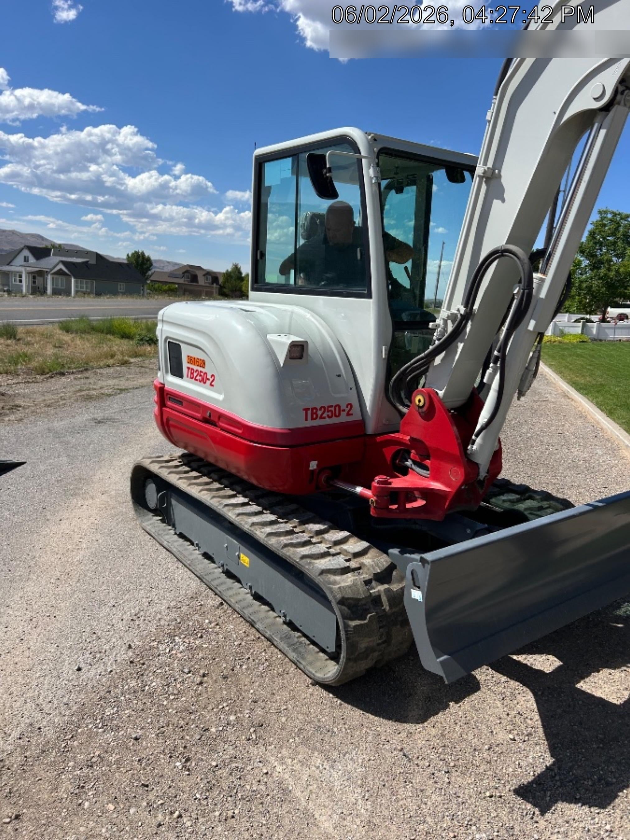 2023 TAKEUCHI TB250-2C