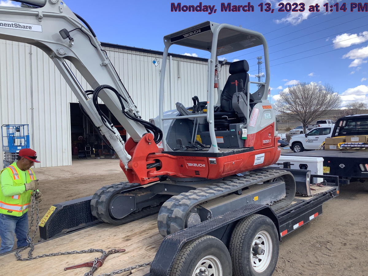 2023 TAKEUCHI TB250-2R