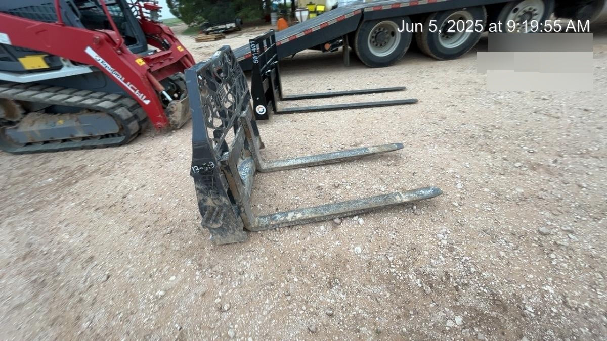 2021 PALADIN 48" Pallet Forks - Paladin