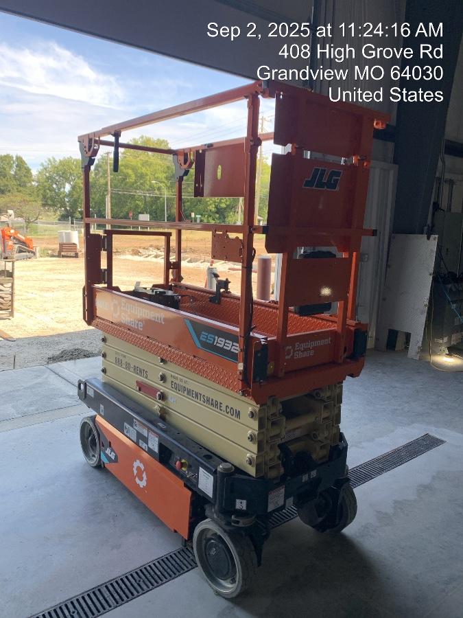 2025 JLG ES1932
