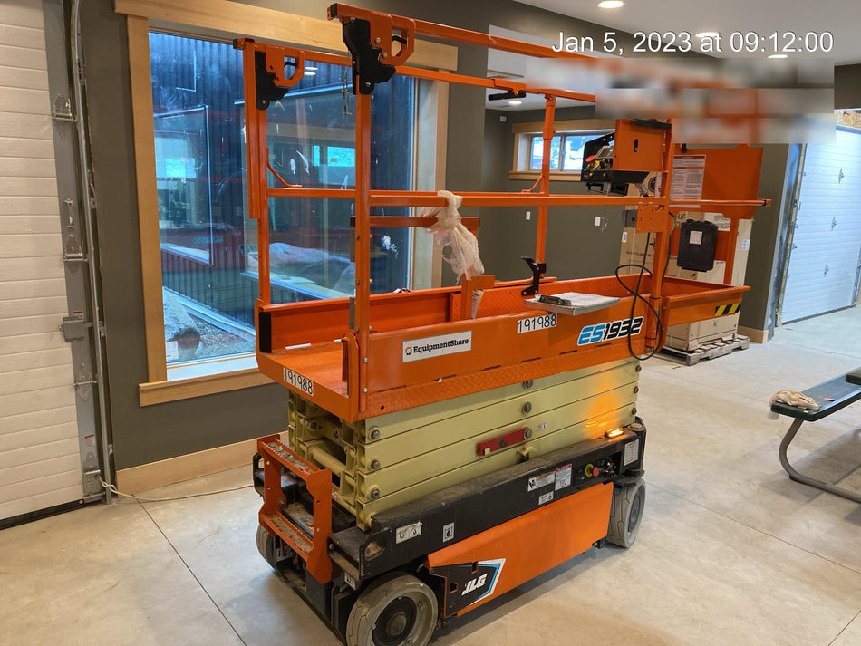 2021 JLG ES1932