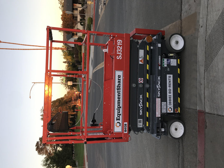 2020 Skyjack SJIII-3219 Solid NM Tires, Half height spring hinged entry gate, Dual Beacons, 800W Inverter