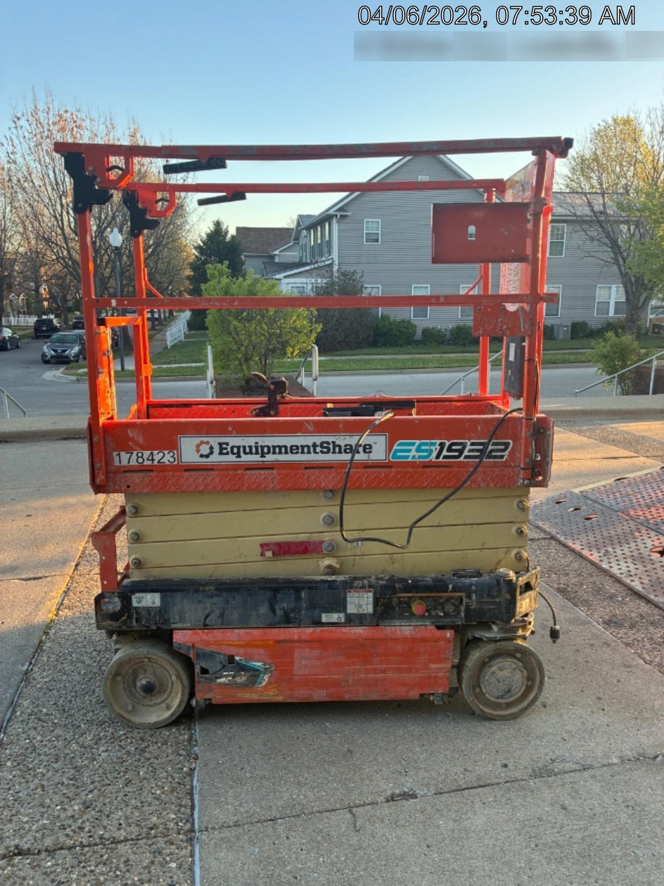 2021 JLG ES1932