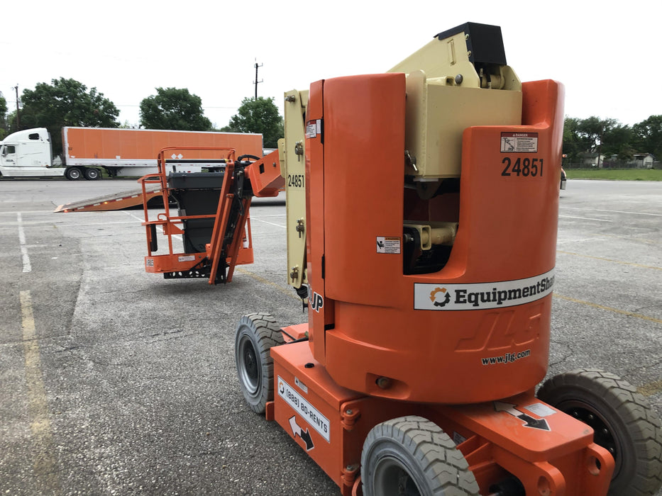 2019 JLG E300AJP