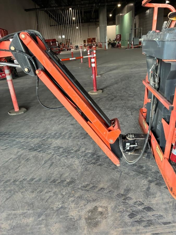2019 JLG E450AJ