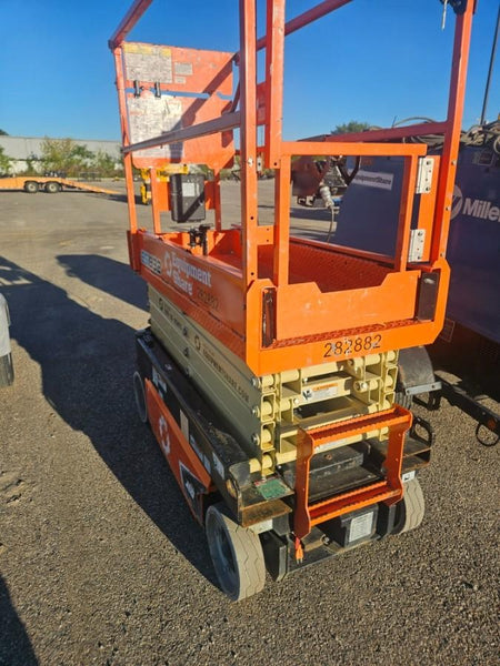 2022 JLG ES1932