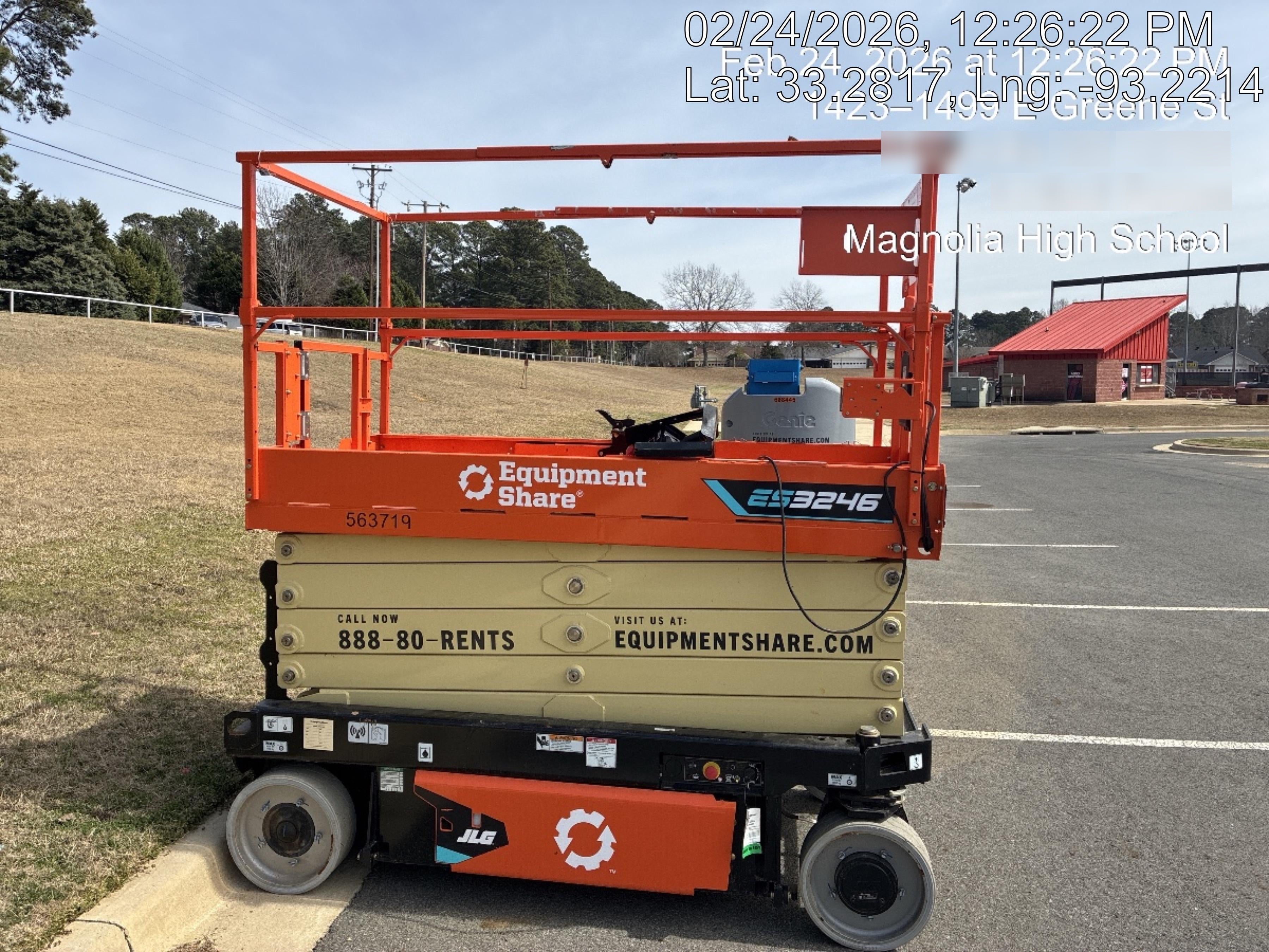 2025 JLG ES3246