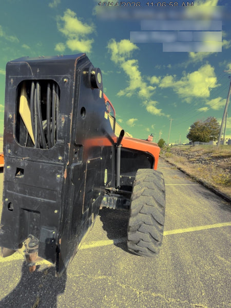 2022 JLG 1075