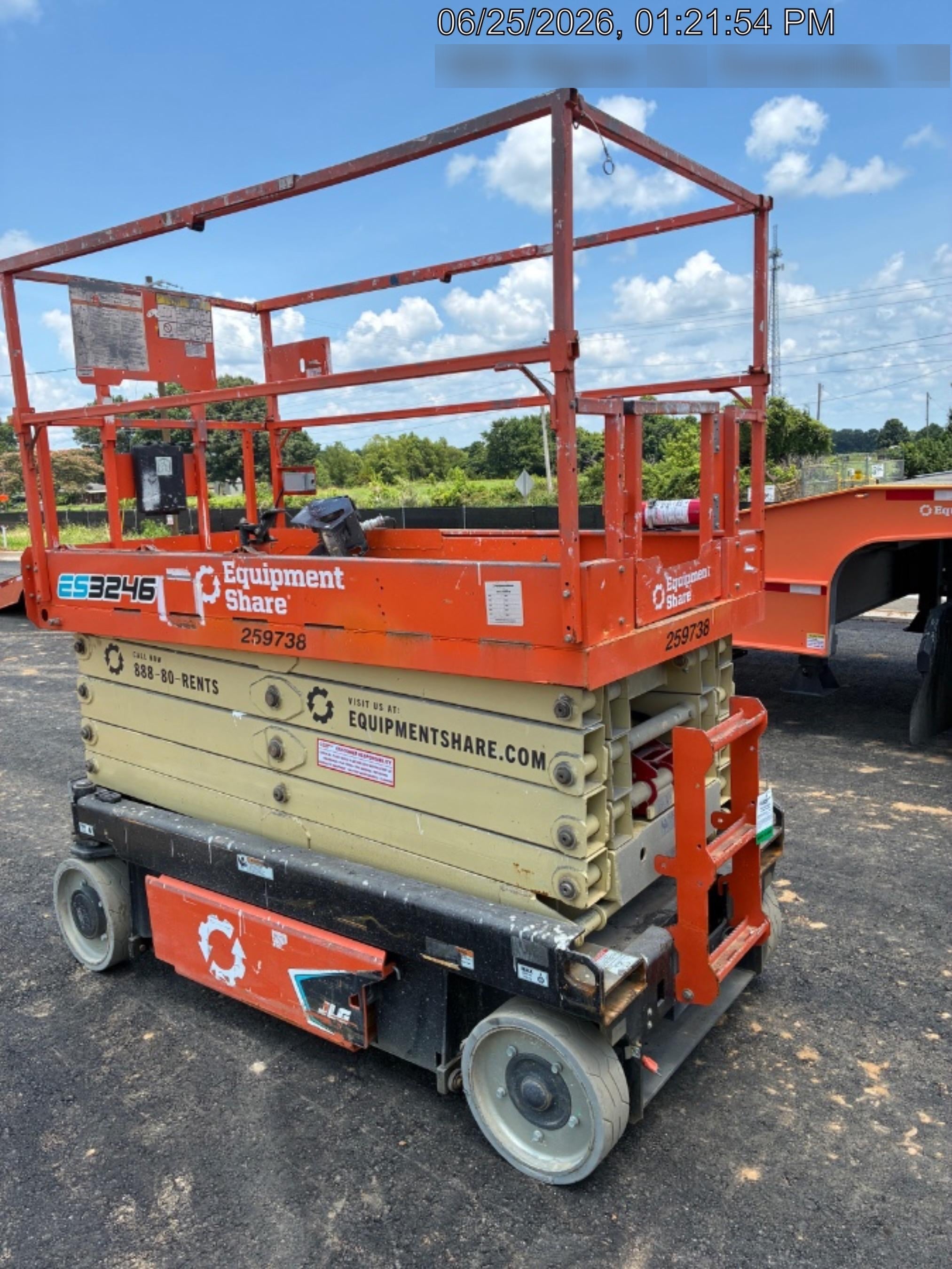 2022 JLG ES3246