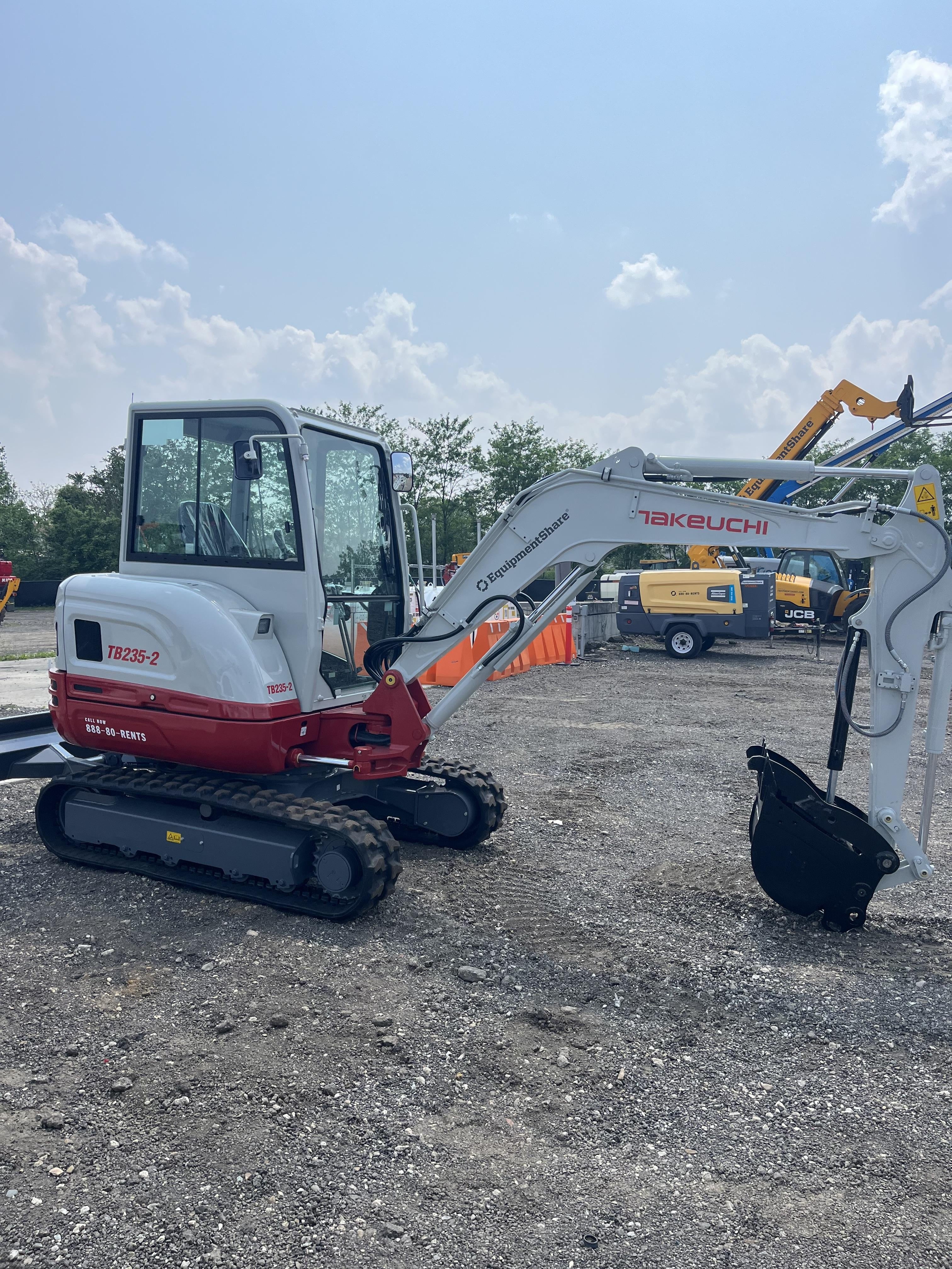 2025 TAKEUCHI TB235-2CR