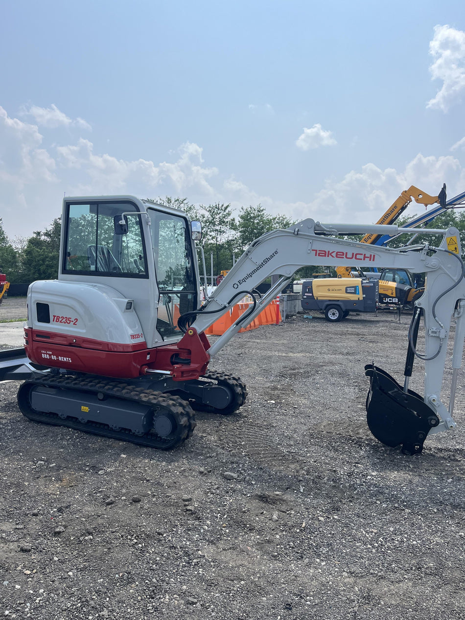 2025 TAKEUCHI TB235-2CR