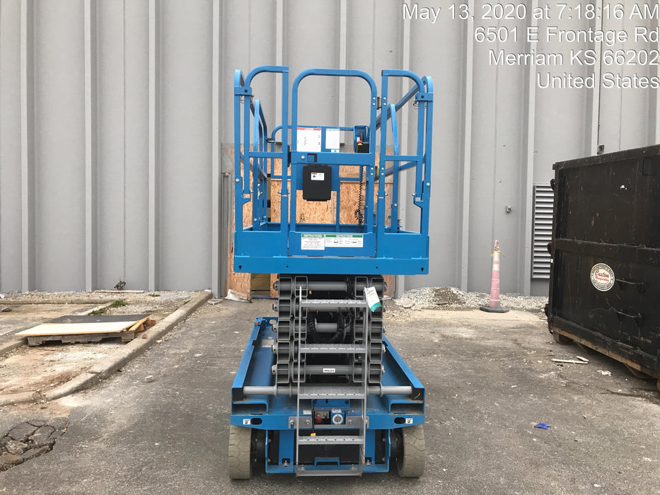 2019 Genie GS-4047 Folding rails with half height swing gate
