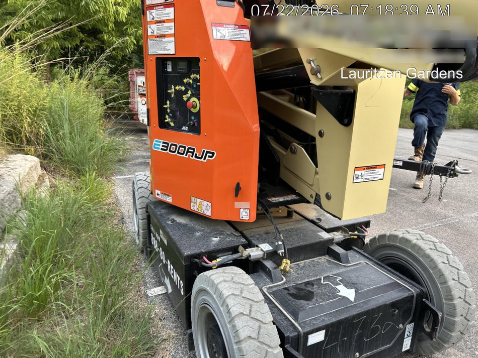 2025 JLG E300AJP