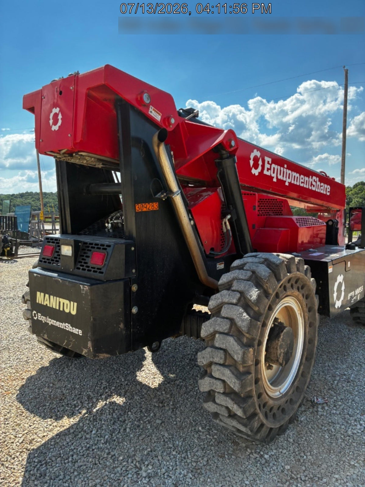 2022 JLG 1075