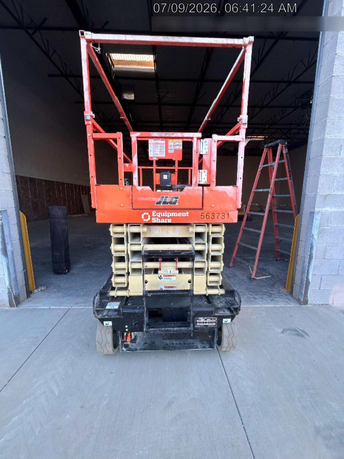 2025 JLG ES3246