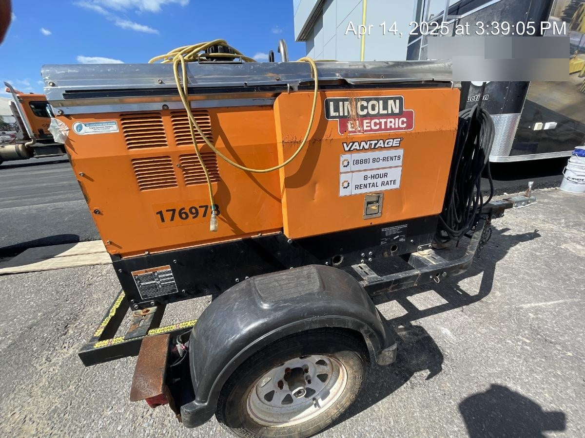 2021 Lincoln Electric Vantage 322 Vantage 322 Ready Pak 3 w/ Decals, ORANGE (includes trailer, cable rack, fender light kit) NO Telematics