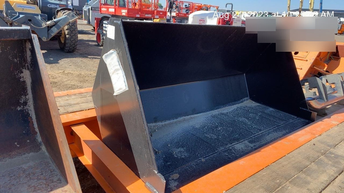 2023 JLG 1001100822