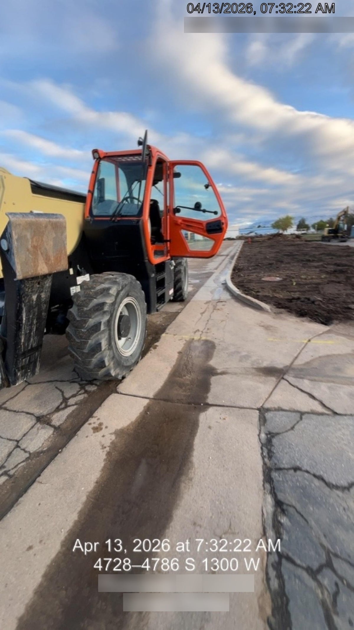 2022 JLG 1075