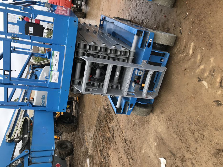 2019 Genie GS-4047 Folding rails with half height swing gate