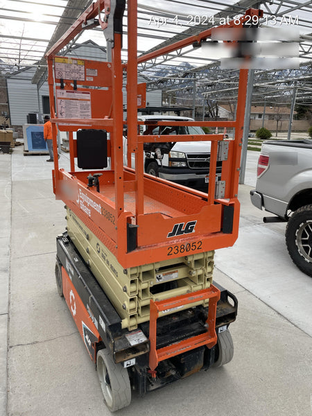 2022 JLG ES1932