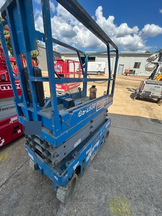 2019 Genie GS-1930 Fixed Rails with Chain Entry