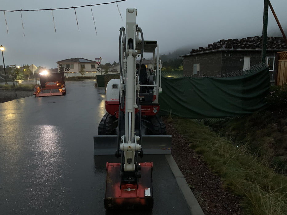 2021 TAKEUCHI TB235-2R