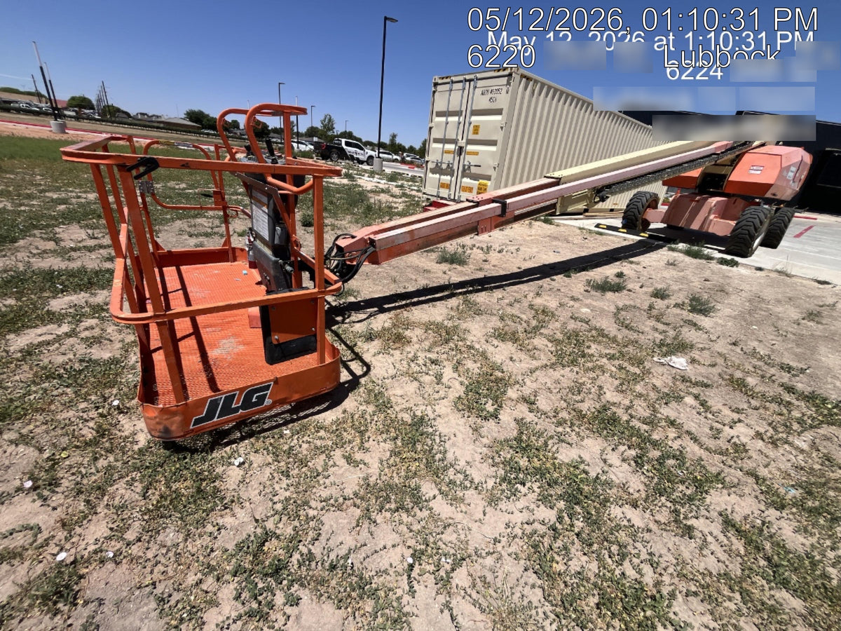 2012 JLG 800S